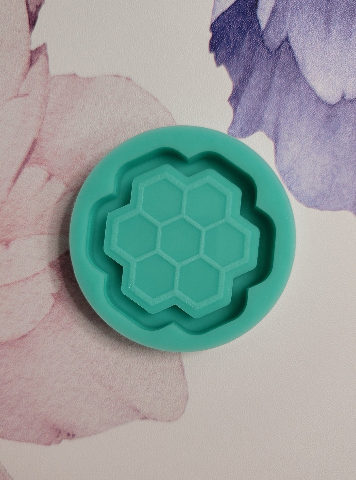 Honeycomb shaker mold