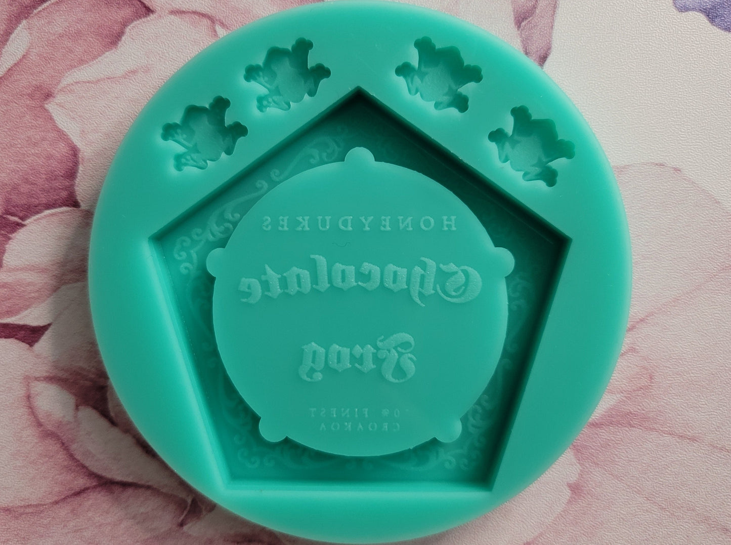 Wizard Chocolate Frog Box Shaker Mold